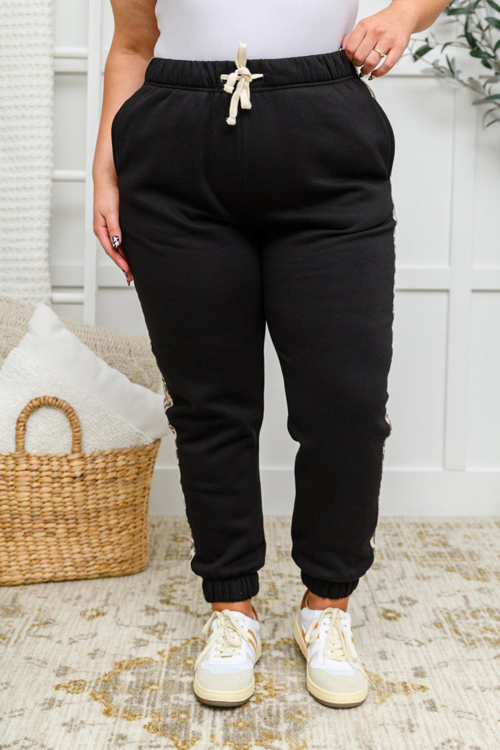 Black Plus Size Contrast Leopard Side Panel Joggers