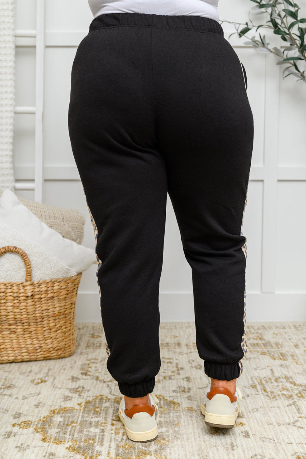 Black Plus Size Contrast Leopard Side Panel Joggers